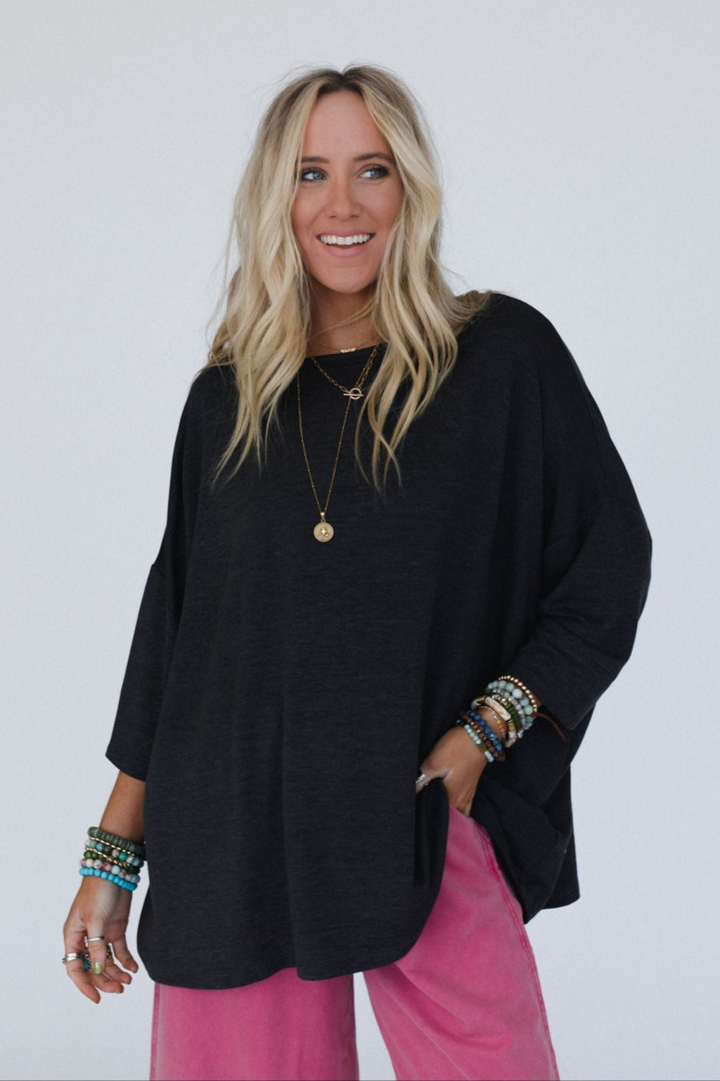 The Nest Sunday Stroll Oversized Tee - Black